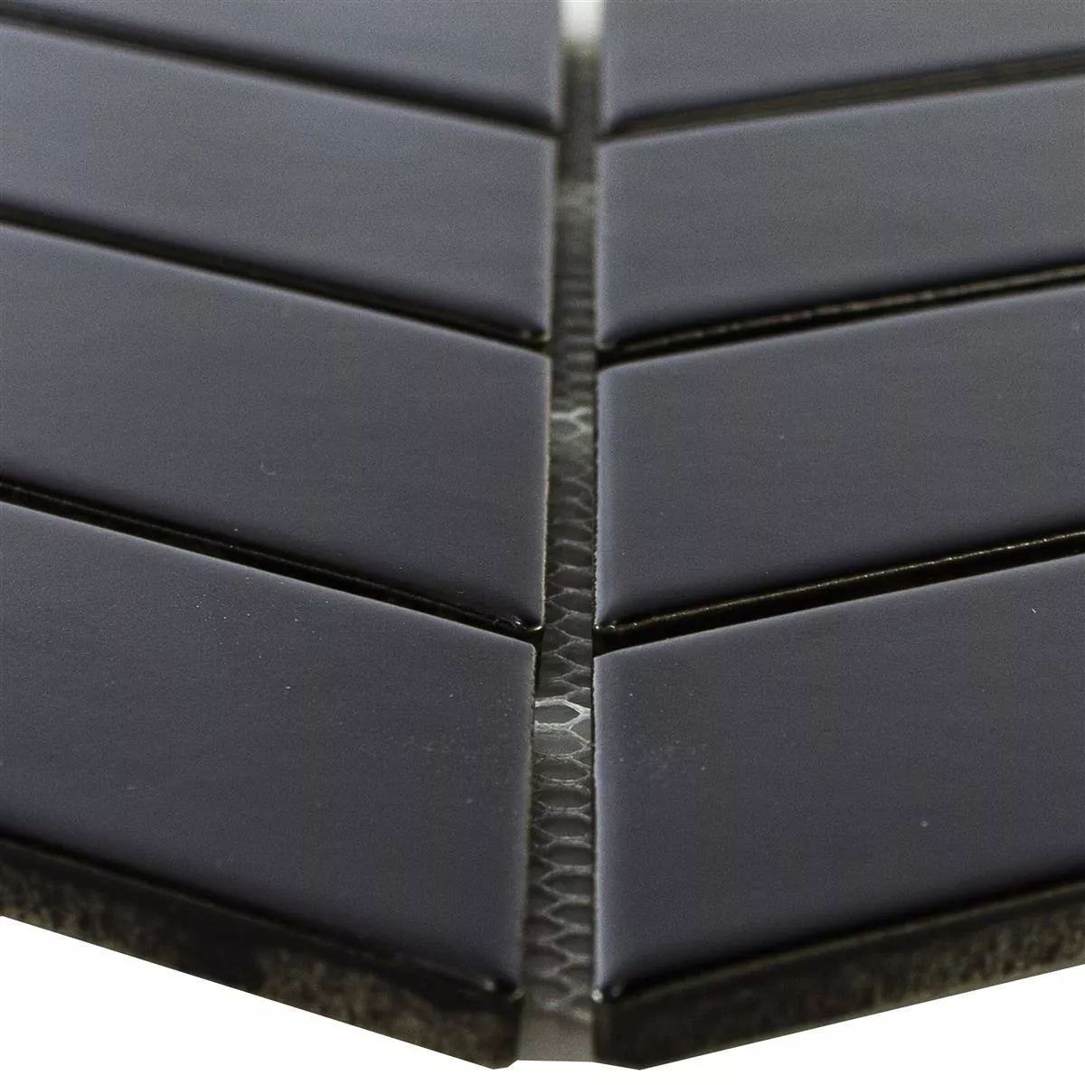 Keramik Mosaikfliese Artesia Fischgrät Schwarz Matt Pfeiloptik