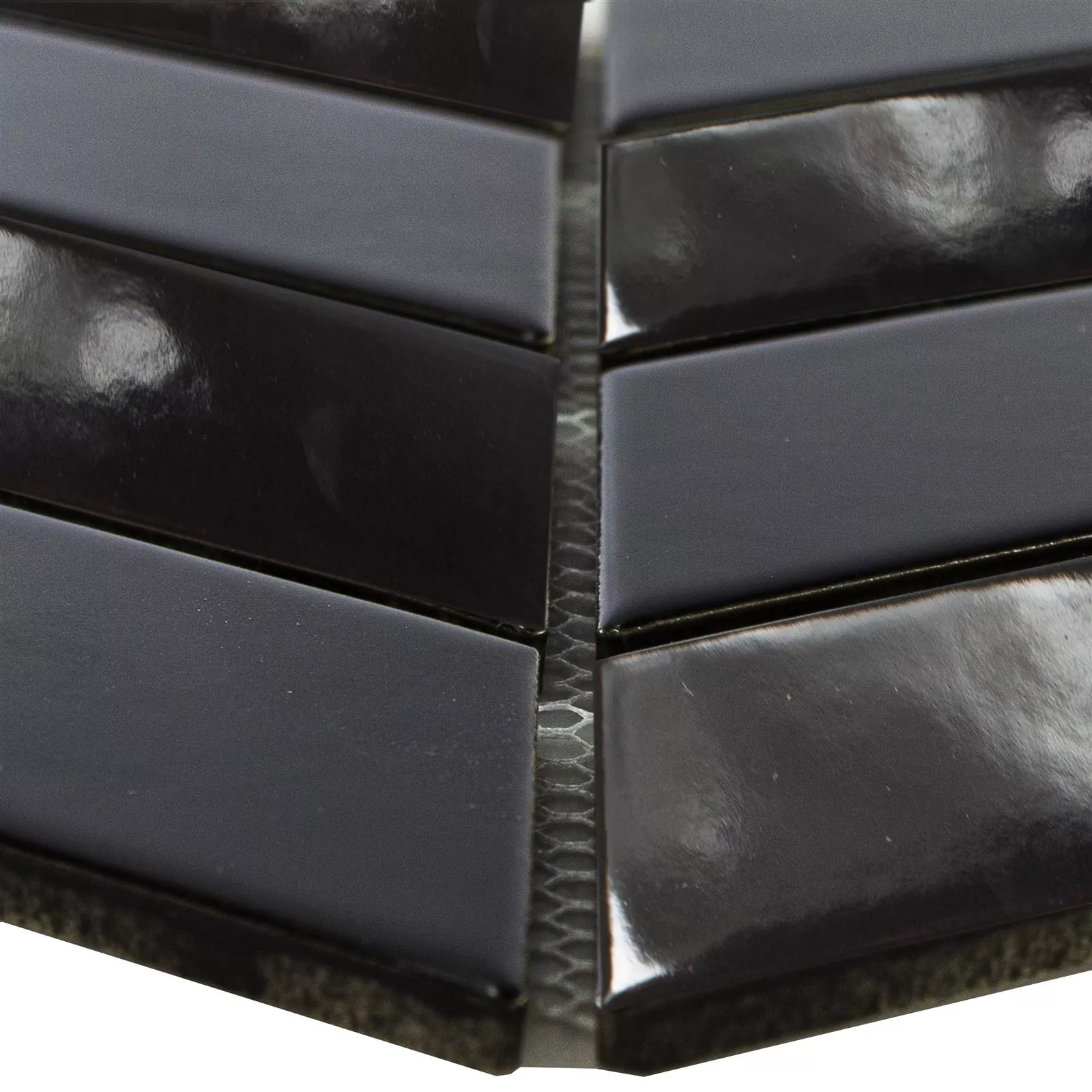 Keramik Mosaikfliese Artesia Fischgrät Schwarz Glänzend Pfeiloptik